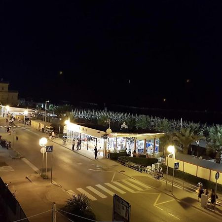 Hotel Bonaria Rimini Buitenkant foto