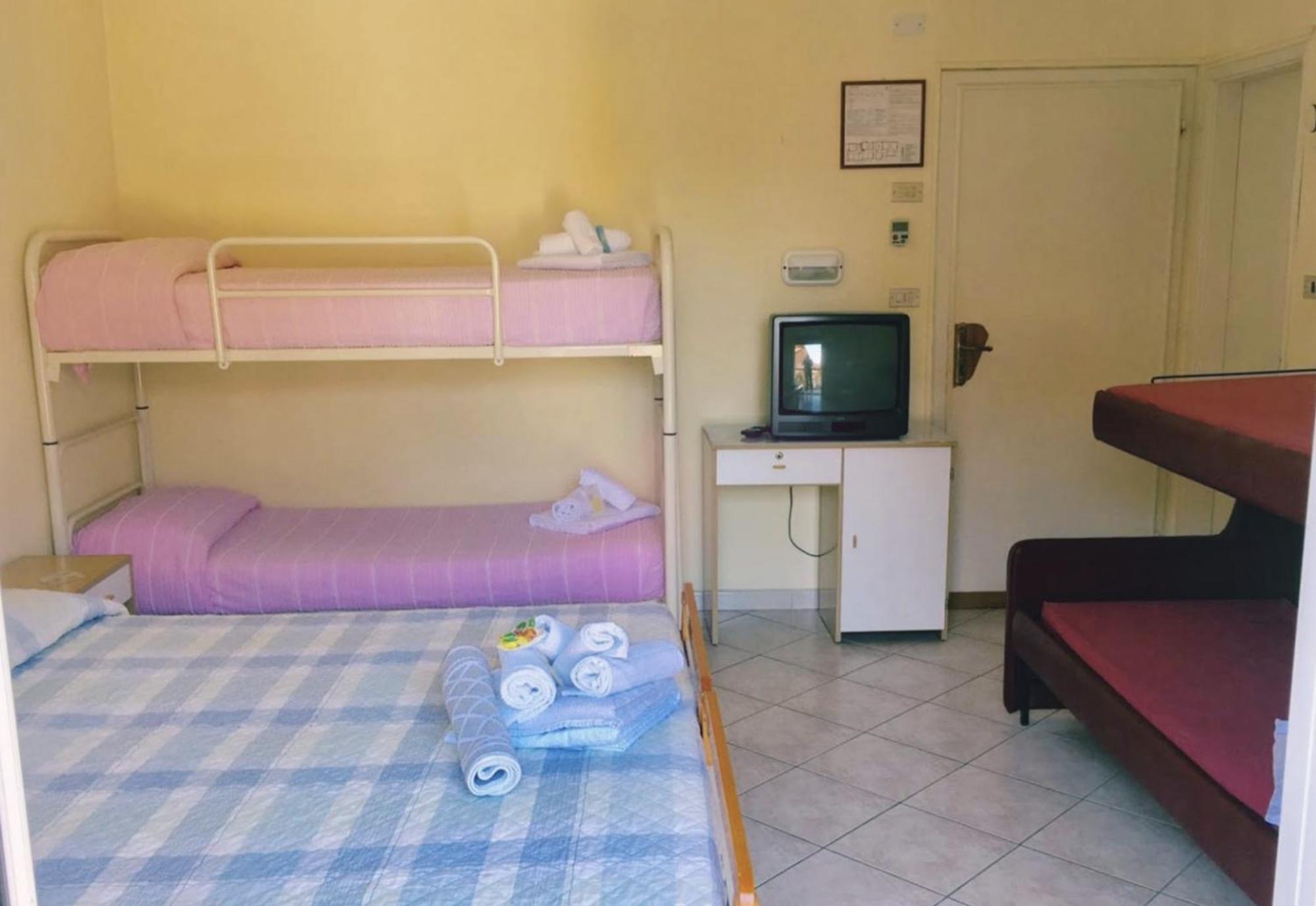 Hotel Bonaria Rimini Buitenkant foto