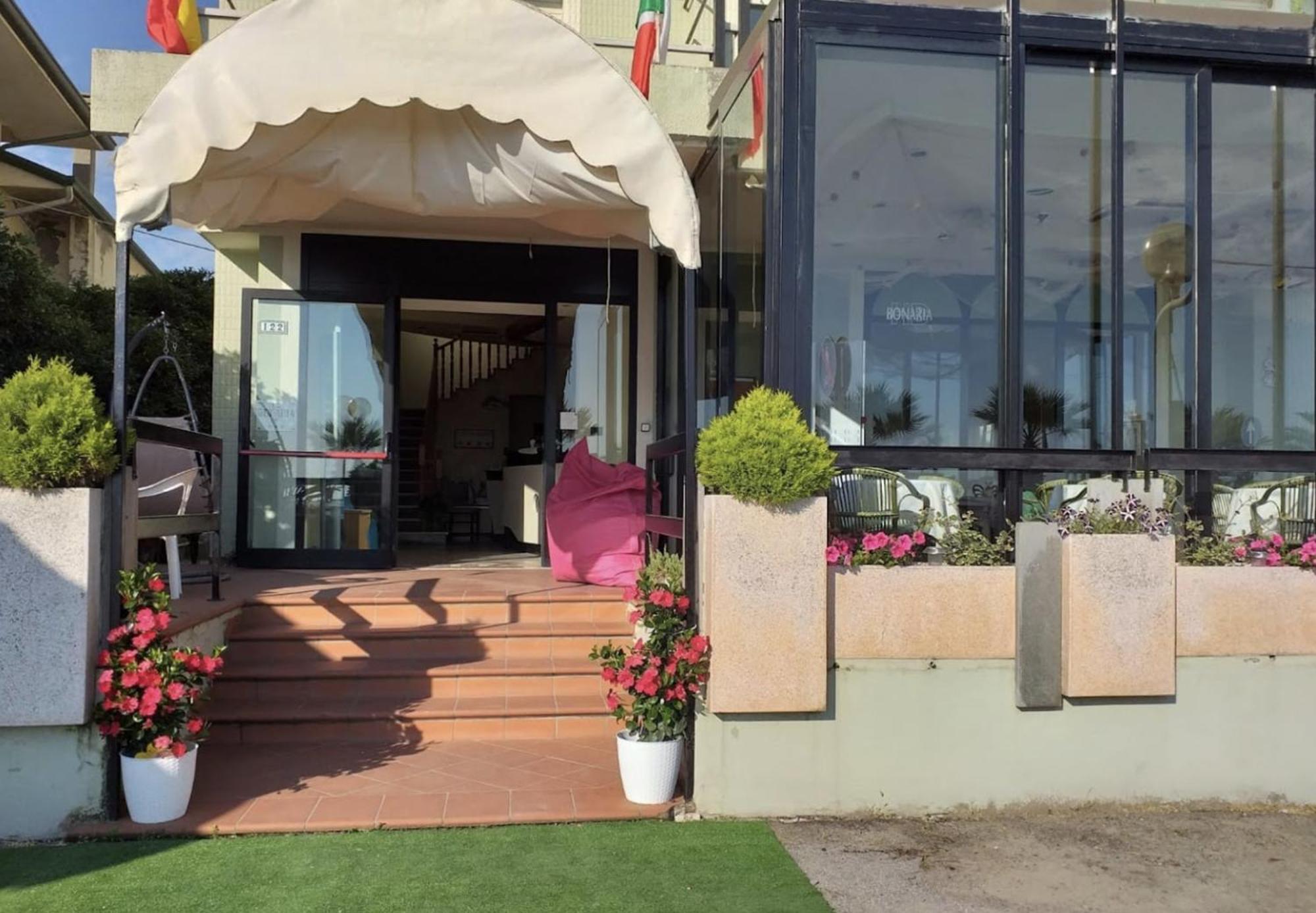 Hotel Bonaria Rimini Buitenkant foto