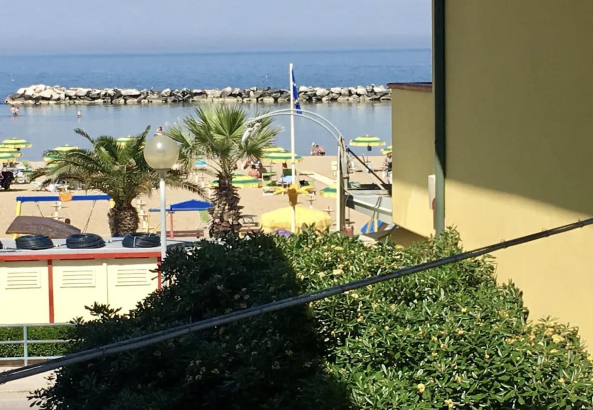 Hotel Bonaria Rimini Buitenkant foto